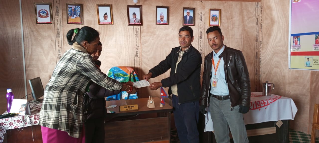 बिमा बापत साढे चार लाख बढी रकम हस्तान्तरण